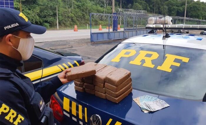 PRF apreende 17 tabletes de pasta base de cocaína na BR 040 barrosoemdia