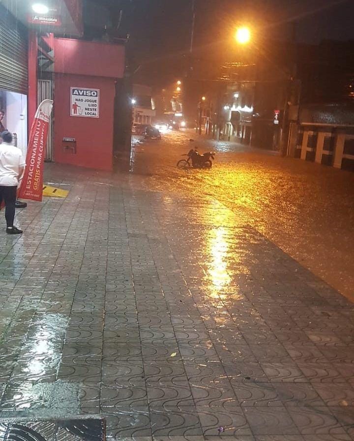 Temporal Deixa Ruas Alagadas Em Barbacena Barrosoemdia