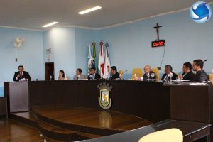 Novos vereadores tomam posse