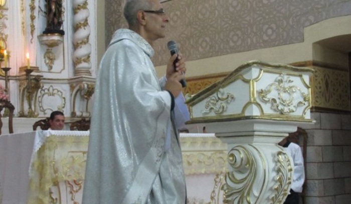 Padre Fernando agradeceu ao seus familiares, amigos, à igreja e especialmente a Deus por seu sacerdócio. 