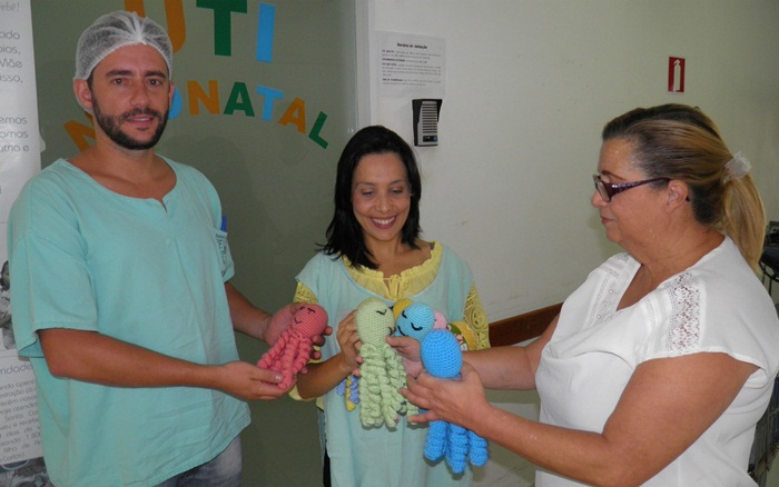 na-primeira-doacao-sonia-barbosa-de-branco-entregou-sete-polvos-a-santa-casa-de-barbacena