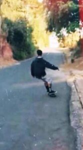 Mateus andando de Skate