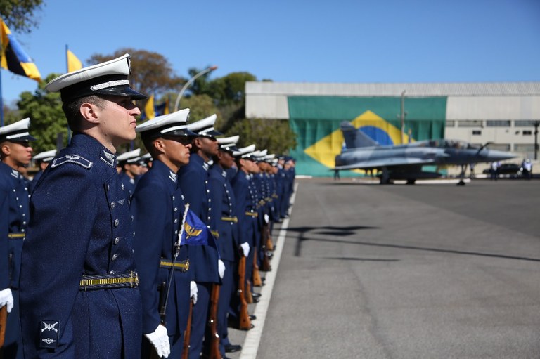 For a A rea Brasileira abre vagas para Sargento da Aeron utica