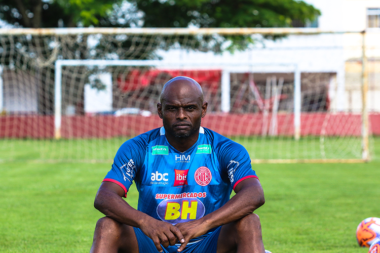 Mais velho do Mineiro, Ademilson diz não ter previsão de parar